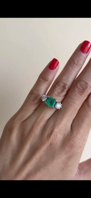 Anillo de compromiso oro y esmeralda