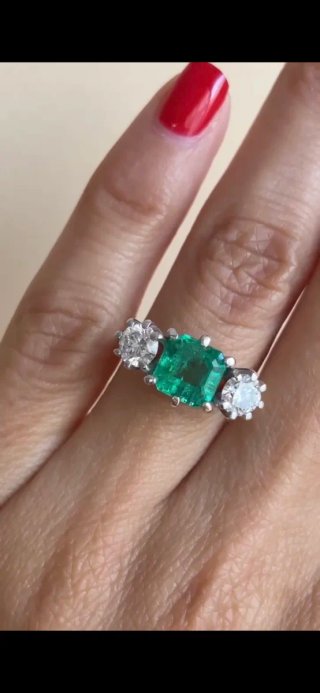 Anillo de compromiso oro y esmeralda