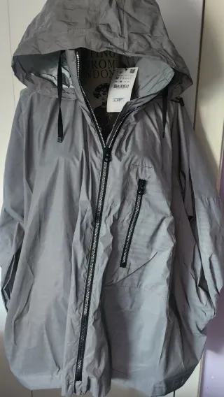 Chaqueta impermeable reflectante Zara Talla M