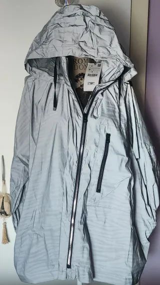 Chaqueta impermeable reflectante Zara Talla M