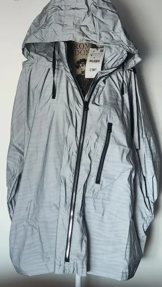 Chaqueta impermeable reflectante Zara Talla M