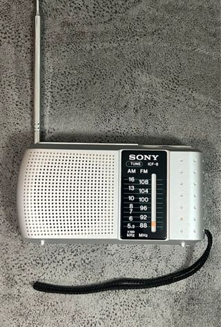 Radio Portátil Sony ICF-8 Plata