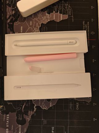 Apple Pencil USB-C con funda rosa