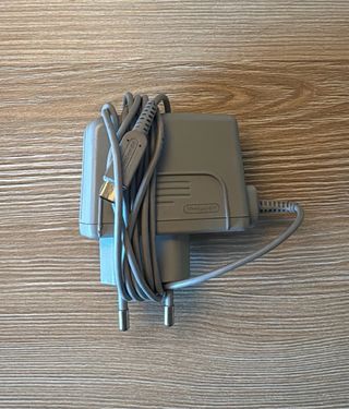 Nintendo 3DS XL + Cargador + Super Mario Bros 2