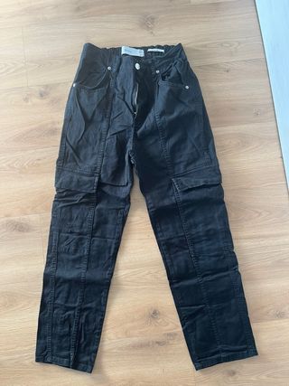 Pantalón cargo Bershka negro mujer T.38