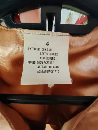 Chaleco de cuero mostaza