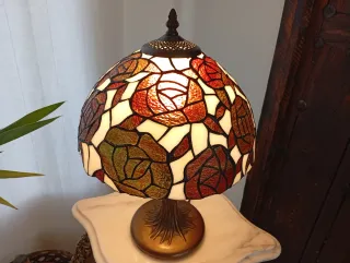 Lámpara de mesa Tiffany cristal emplomado y metal
