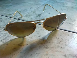 Gafas de sol Ray-Ban niño doradas