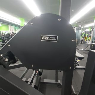 Máquina de gimnasio para piernas, pecho, espalda..