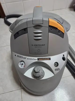Aspiradora UNITEKNO 919 dual líquidos y sólidos.