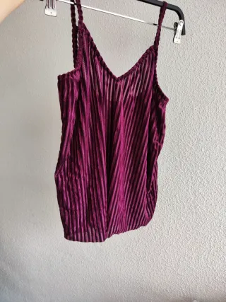 Camiseta tirantes burdeos