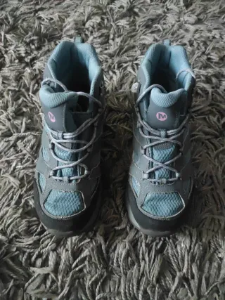 Botas chica montaña marca Merrell impermeables