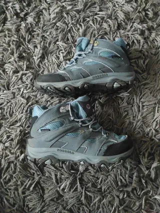 Botas chica montaña marca Merrell impermeables