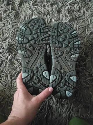 Botas chica montaña marca Merrell impermeables