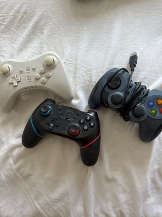 Mandos de videojuegos varios