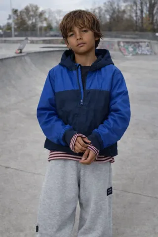 Chaqueta chubasquero niño azul