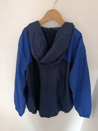 Chaqueta chubasquero niño azul