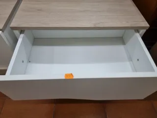 Mesita de noche madera y blanco