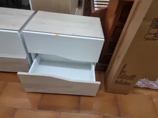 Mesita de noche madera y blanco