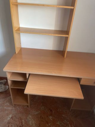 Escritorio madera con estantería
