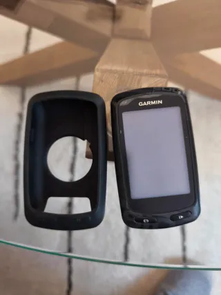 Garmin Edge 810 GPS con accesorios originales.