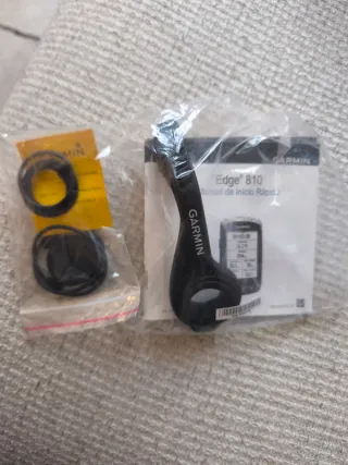 Garmin Edge 810 GPS con accesorios originales.