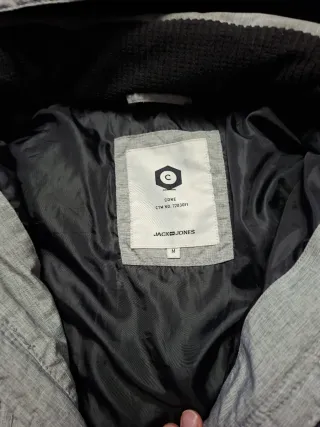 Chaqueta Jack & Jones gris con capucha