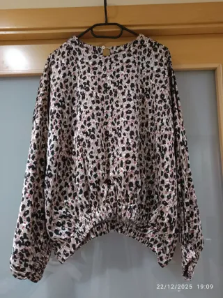 Blusa Zara satinada estampado animal