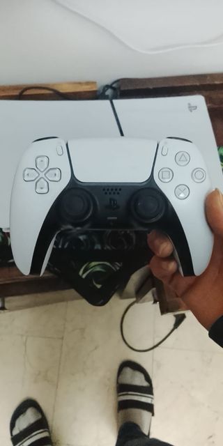 Consola Playstation 5 Blanca y televisión Samsung
