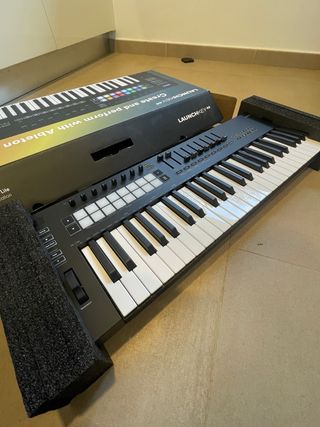 Teclado Novation Launchkey 49 MK3