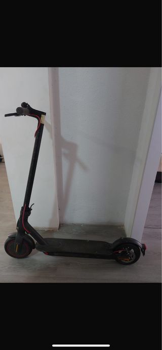 Patinete eléctrico negro