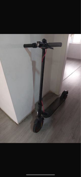 Patinete eléctrico negro