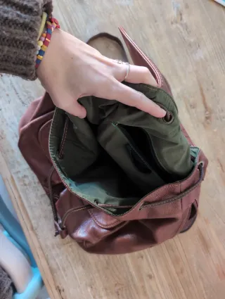 Mochila de cuero marrón