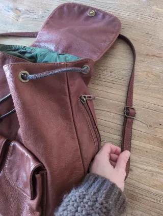 Mochila de cuero marrón