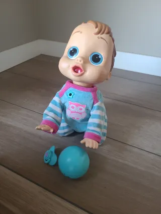 Muñeco Peke Baby Lucas llora y gatea