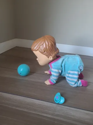 Muñeco Peke Baby Lucas llora y gatea