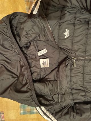 Chaqueta Adidas Negra con Rayas Blancas