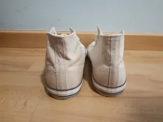 Zapatillas altas beige y blancas