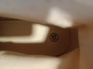 Zapatillas altas beige y blancas