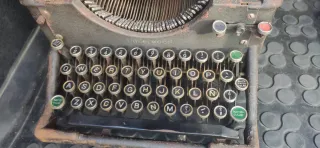 Máquina de escribir Underwood antigua.
