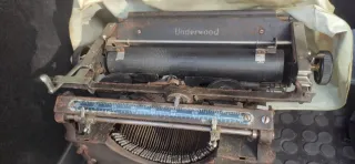 Máquina de escribir Underwood antigua.