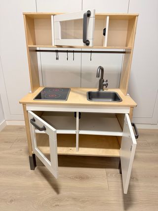 Cocinita de juguete de madera (de Ikea)