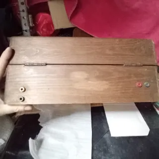 Antiguo tocadiscos de madera