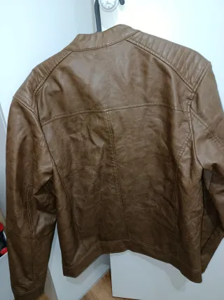 Chaqueta polipiel marrón