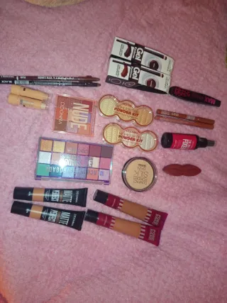 Pack 20 productos de maquillaje DOONNA