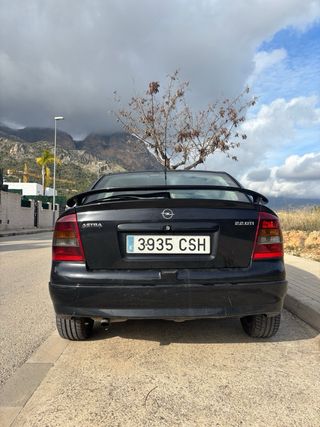 Opel Astra 2.2 Sport DTi 16v