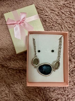 Conjunto collar y pendientes