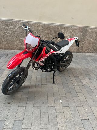 Moto Rieju MRT 50cc Roja y Blanca