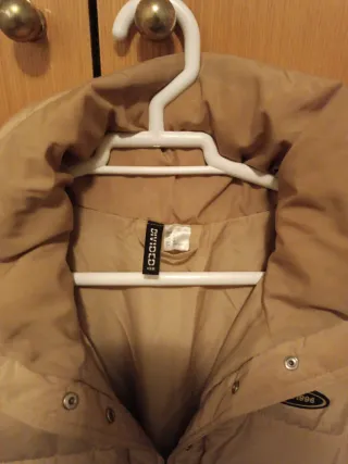 Cazadora acolchada beige talla M