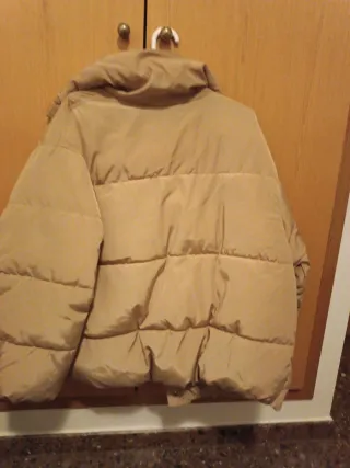 Cazadora acolchada beige talla M